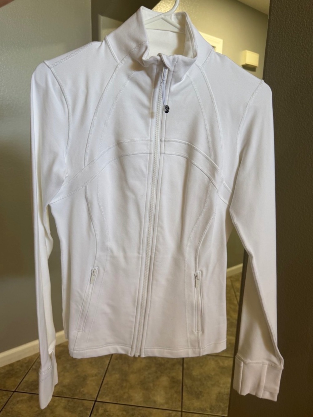Lululemon White Zip-Up Jacket – Size 6